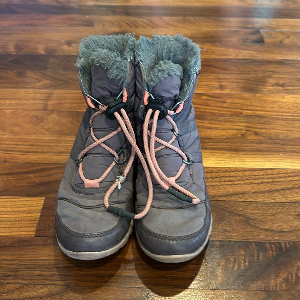 Sorel girls purple boots size 3